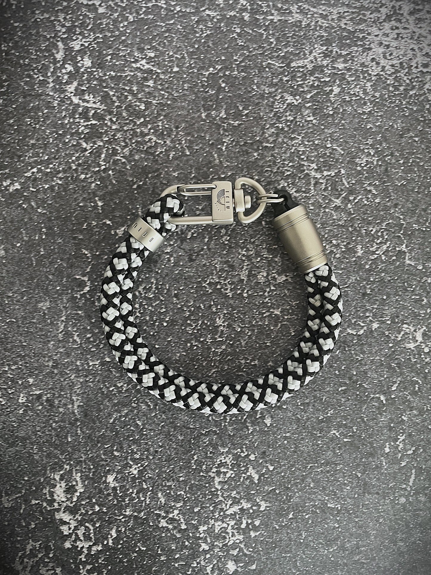 "Wrist strap" 6mm Silver Grey & Black Diamond pattern