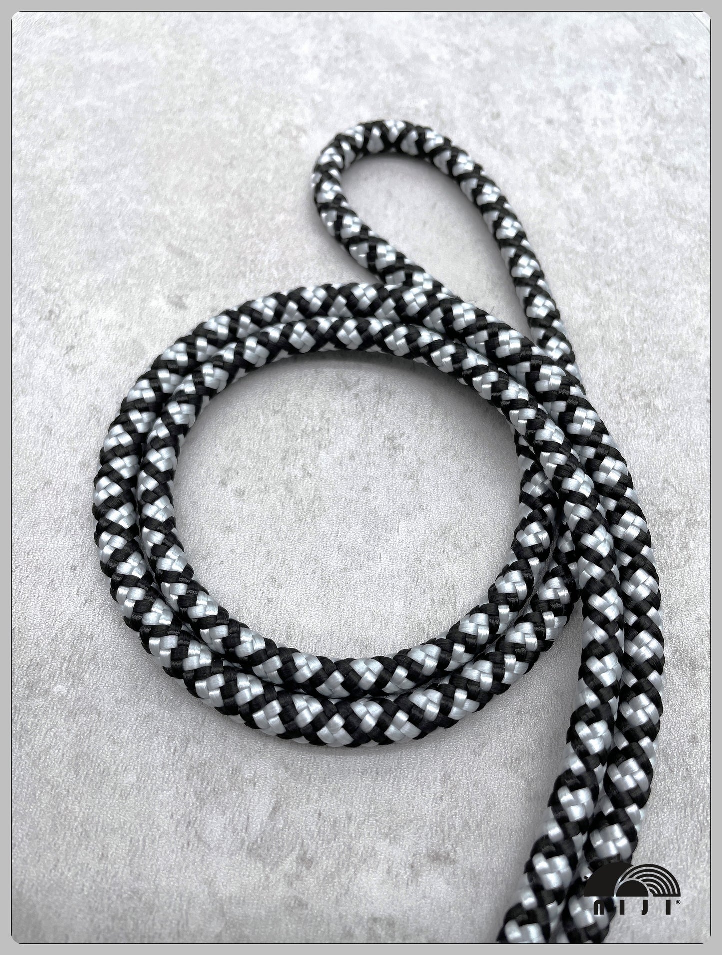 6mm Acid Black & Silver Grey Diamond pattern