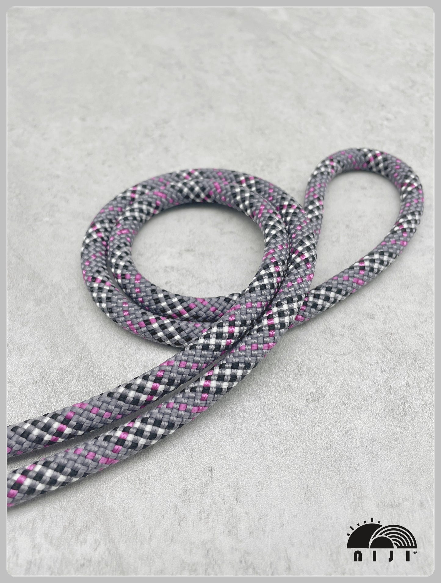 8.5mm Tartan Grey w Magenta tracer