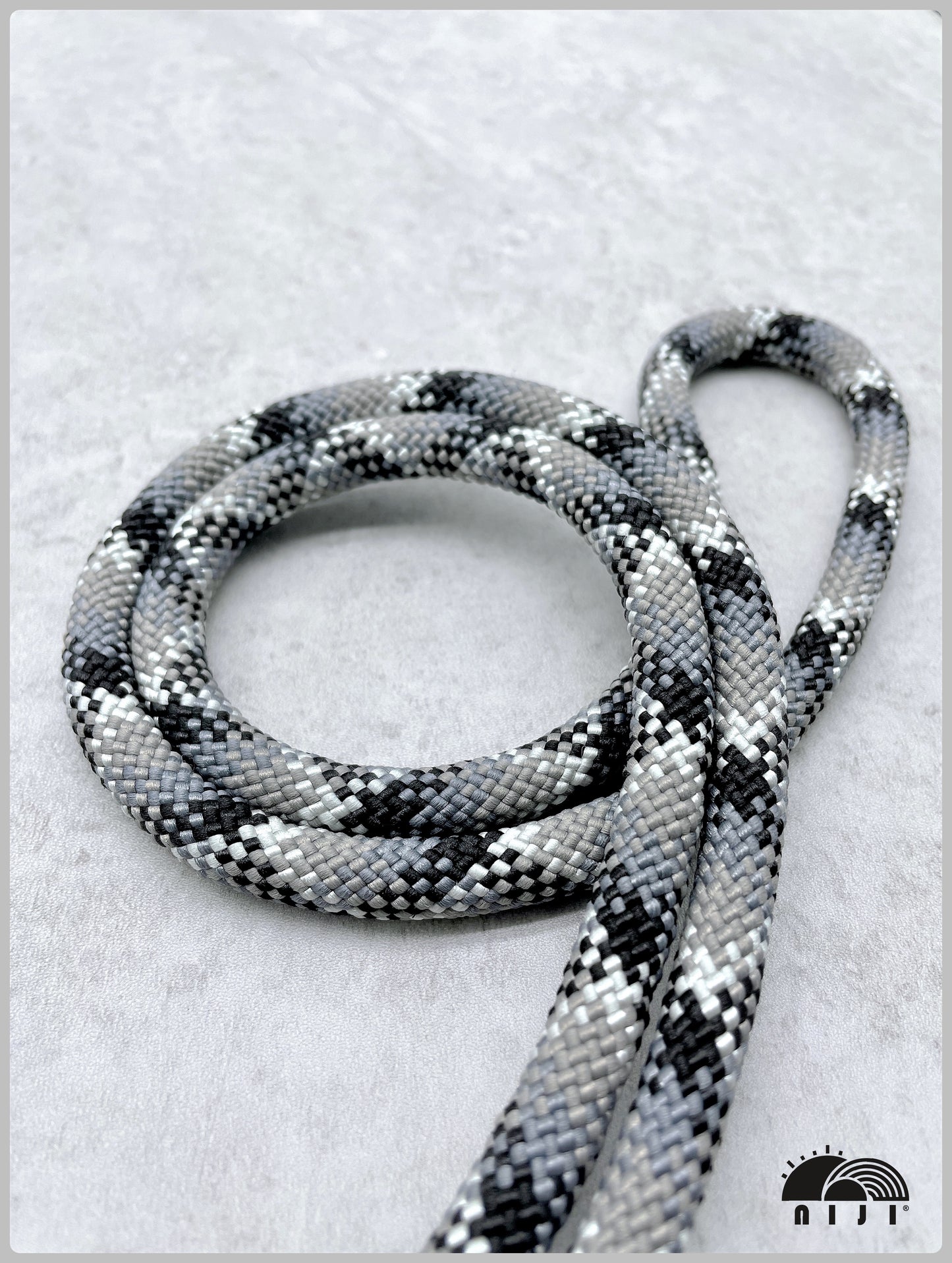 9.5mm Grey w white & black tracer